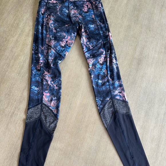 Lululemon 6* women’s floral and mesh Leggings - Picture 2 of 5